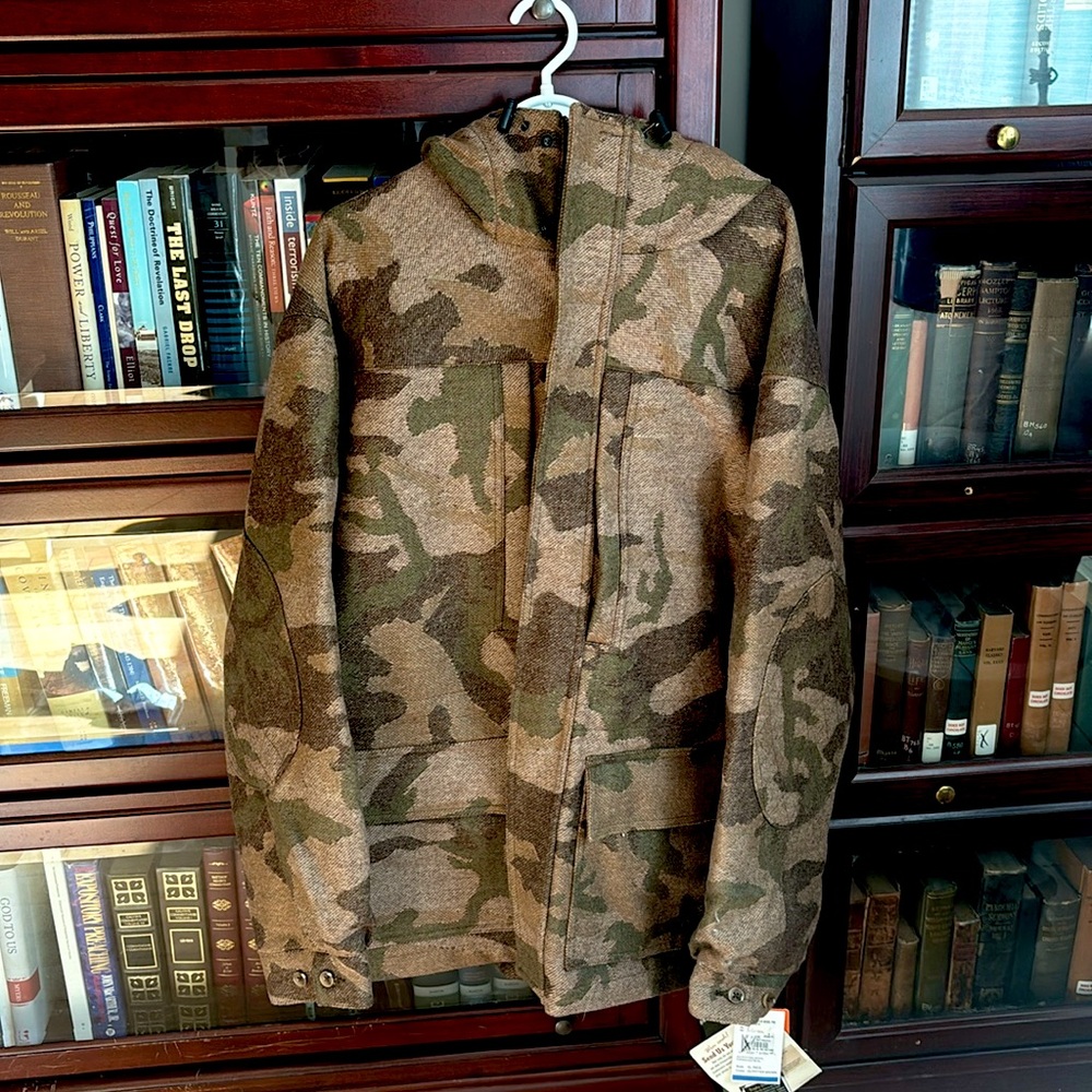 XL Men’s Cabela’s camouflage parka coat with tags still on